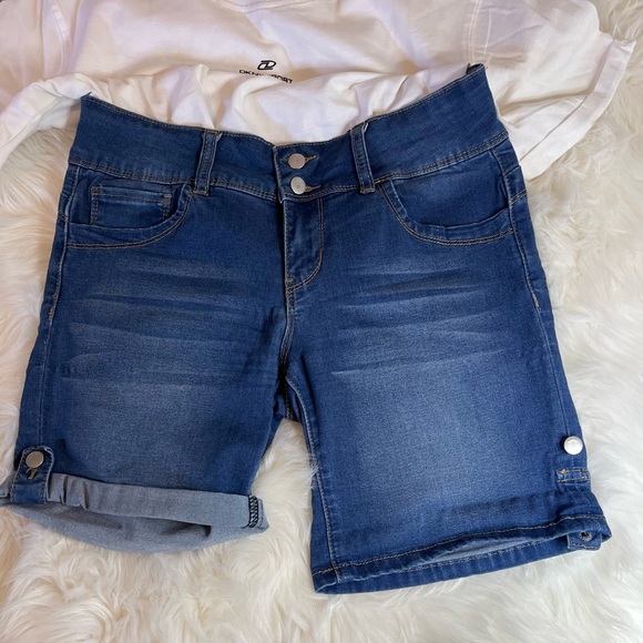 Guess Jean shorts size 4 - Picture 4 of 11